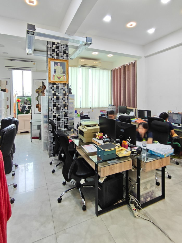 รูป ขายด่วน! ทาวน์โฮม 4 ชั้น ลาดพร้าว 42 พร้อมค่าเช่าจากเสาสัญญาณ True เดือนละ 22,000 บาท รีโนเวทใหม่ สไตล์ Modern  ใกล้ BTS สถานีภาวนา  - รูปที่ 15/15