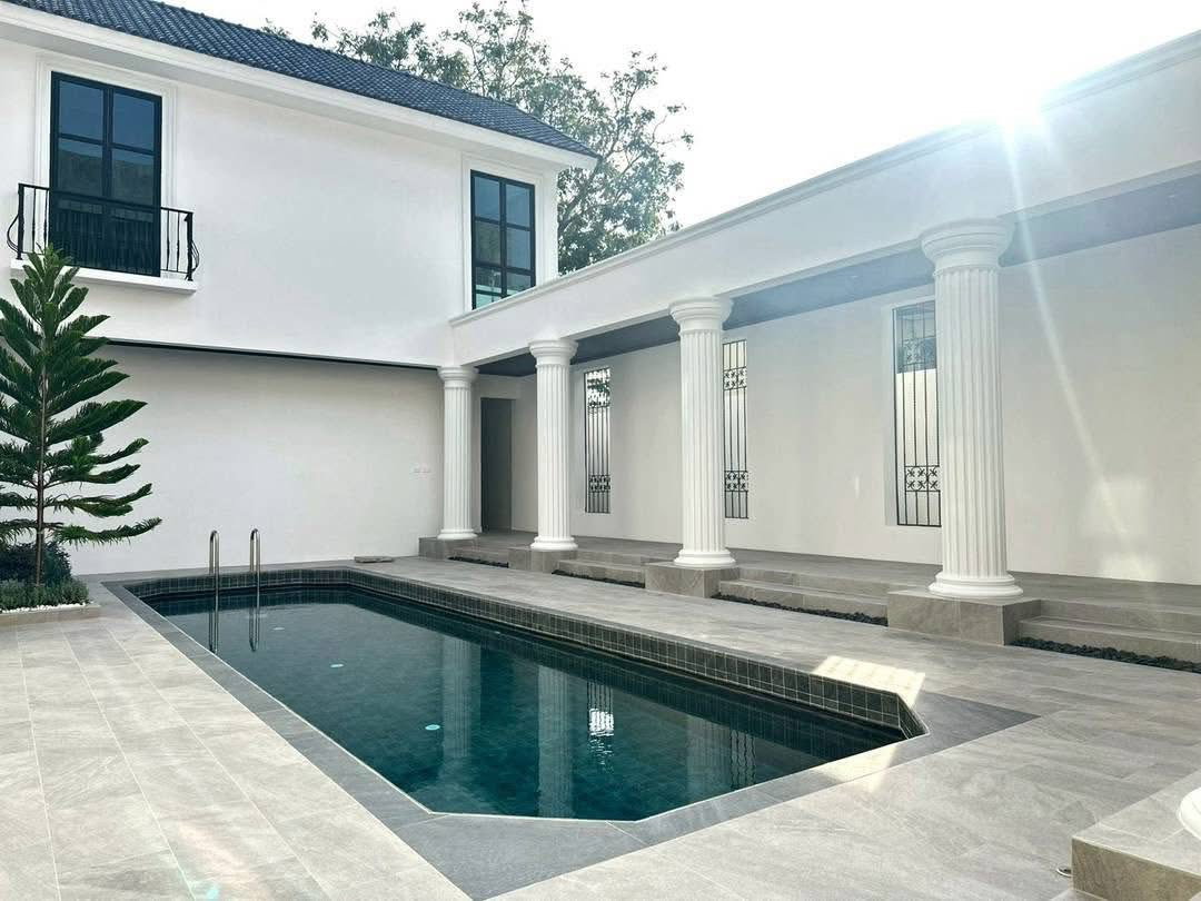 รูป 🏠🔥 Luxury Pool Villa @ ลาดพร้าว | รีโนเวทใหม่ พร้อมอยู่ 🔥🏠 🏊‍♂️ สระว่ายน้ำระบบเกลือ (Private Pool) - รูปที่ 4/20