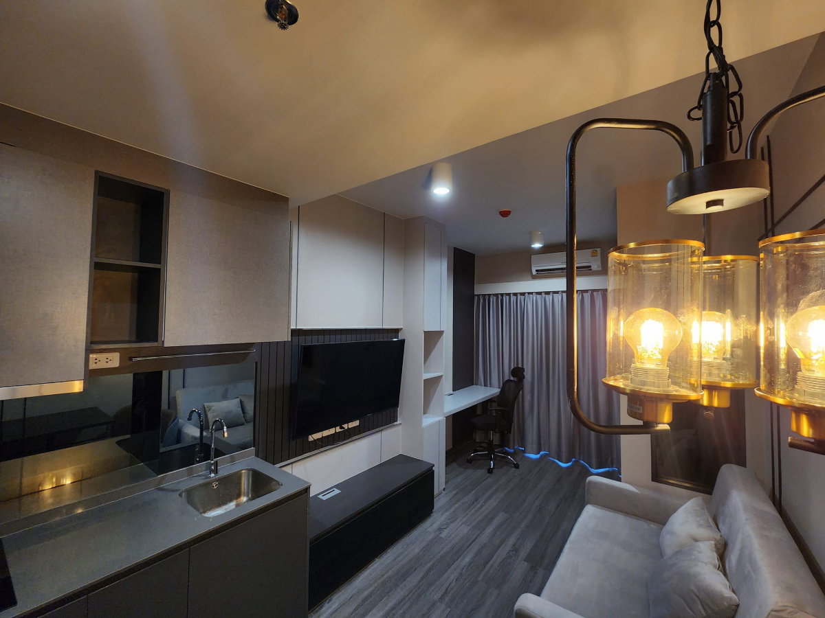 picture Ideo Chula Samyan【𝐒𝐄𝐋𝐋 & 𝐑𝐄𝐍𝐓】🔥Modern-style room with a coordinated color scheme, spacious interior.🔥 Contact Line ID: @hacondo - 8/10