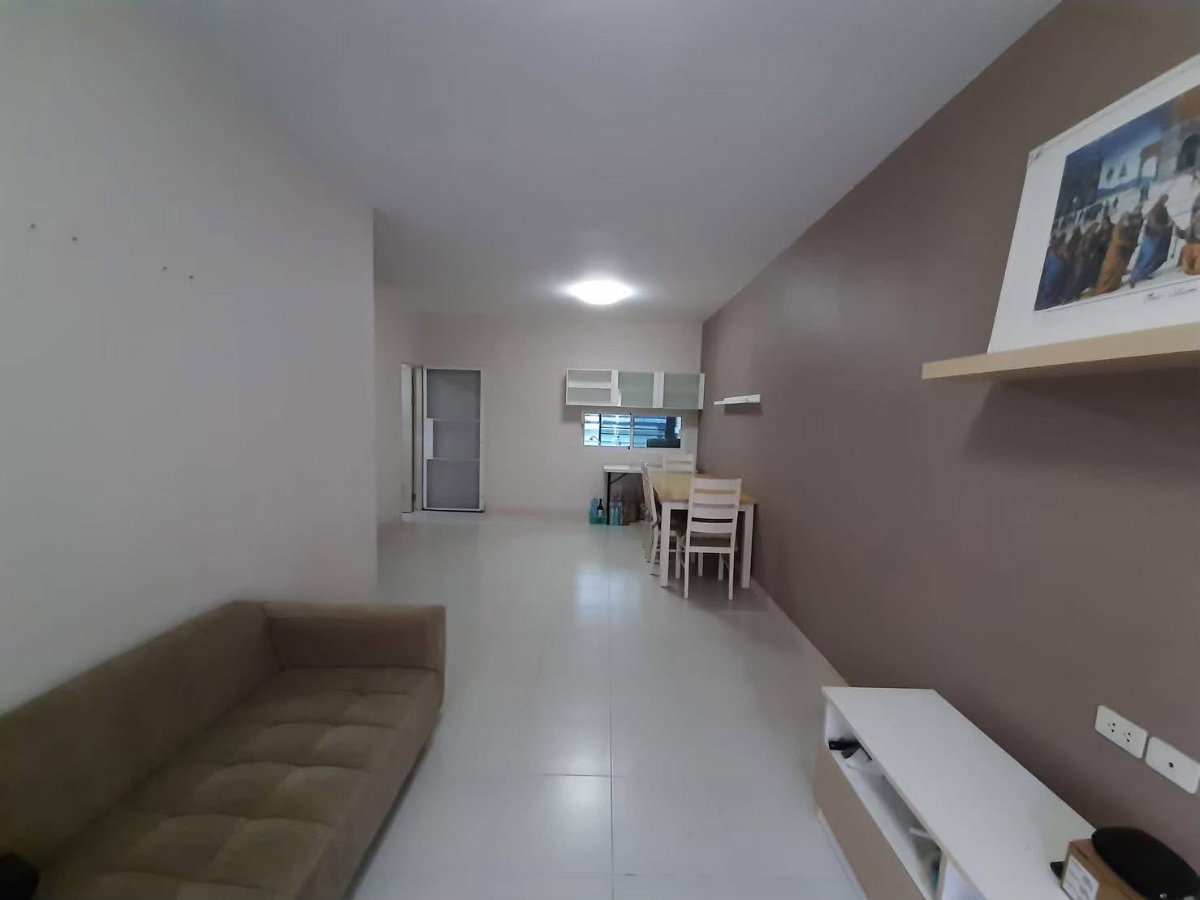 รูป  🏡✨ ให้เช่าทาวน์โฮม 2 ชั้น “อารียา The Colors 2 ลาดปลาเค้า” 3 ห้องนอน 2 ห้องน้ำ ใกล้ร้านสะดวกซื้อและคาเฟ่ในหมู่บ้าน เดินเพียง 1 นาที  - รูปที่ 2/13