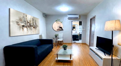 Condos for rent : Large 1-Bedroom Condo (45 sqm) for Rent – Prime Watcharapol Location