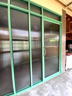 Retail spaces for rent Sukhumvit Road :  Shop for rent Soi Ekkamai 6  Type Plant Based Community Mall