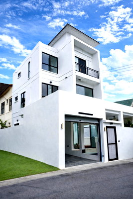 Houses for rent Wang Thonglang : WS7181 🏡✨ 3-story detached house, Minimal Luxury style, in the heart of Town in Town ✨🏡 Ladprao 93. Rent only 160,000 baht/month.