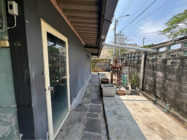 รูป HR3383ให้เช่าที่ดินพร้อมบ้าน 94 ตร.ว. ทำเลทองเชื่อม ""เอกมัย 22 - ปรีดี 41 เหมาะมากสำหรับทำครัวกลาง อยู่อาศัย สตูดิโอ - รูปที่ 2/14
