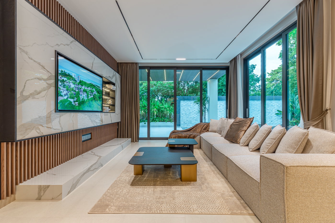 รูป 6 Bedroom Luxury Pool Villa for Sale in Na Jomtien Pattaya - รูปที่ 3/30