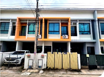 Townhouses for sale Wellgrow Industrial Estate : FOR SALE  TOWNHOUSE PROPERTY  1353000 BAHT.