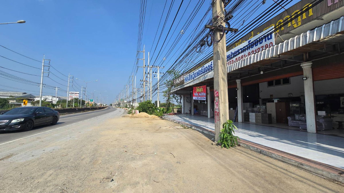 picture For rent: Four shop units, suitable for retail or as a warehouse. - 5/6