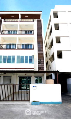 Houses for sale Chonburi : 9-BR House close to Bang Saen (ID 2811386)