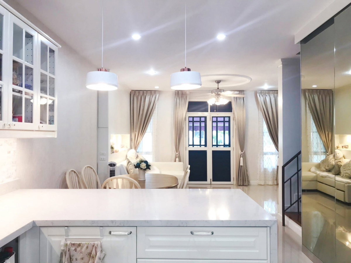 รูป  🏡✨ ให้เช่าทาวน์โฮม 3 ชั้น “Leon Sukhumvit 62” 3 ห้องนอน 3 ห้องน้ำ บ้านสวยสไตล์โมเดิร์น ทำเลสุขุมวิทตอนต้น ใกล้ BTS และทางด่วน #รับต่างชาติ - รูปที่ 3/19