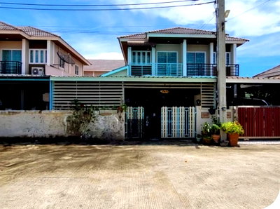 Townhouses for sale Wellgrow Industrial Estate : FOR SALE  TOWNHOUSE PROPERTY  2175000 BAHT.