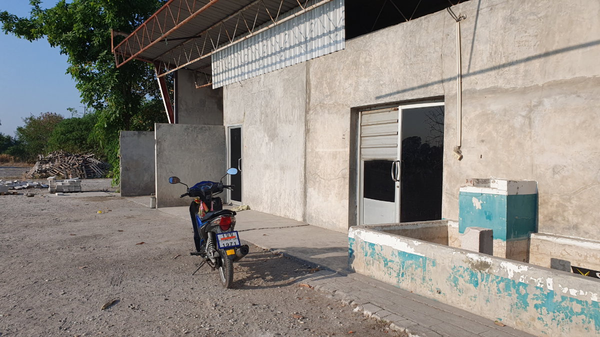 picture Good luck lucky to rent.    Good  - 1/5