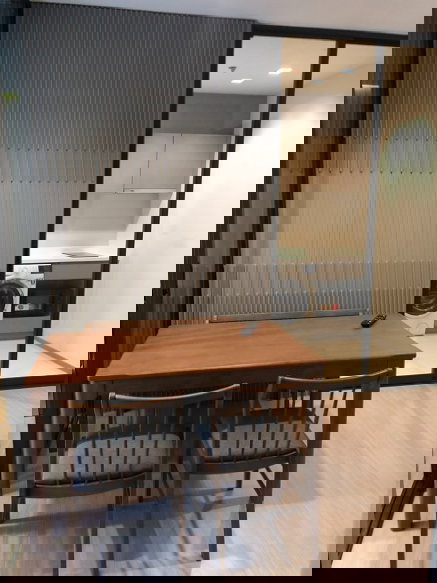 รูป **Life Asoke - Rama 9 | ห้องสวย วิวโล่ง ชั้นสูง ไม่บล็อก**🔥 คอนโดใหม่ ทำเลทอง ใจกลางพระราม 9 พร้อมอยู่! 🔥 - รูปที่ 13/21