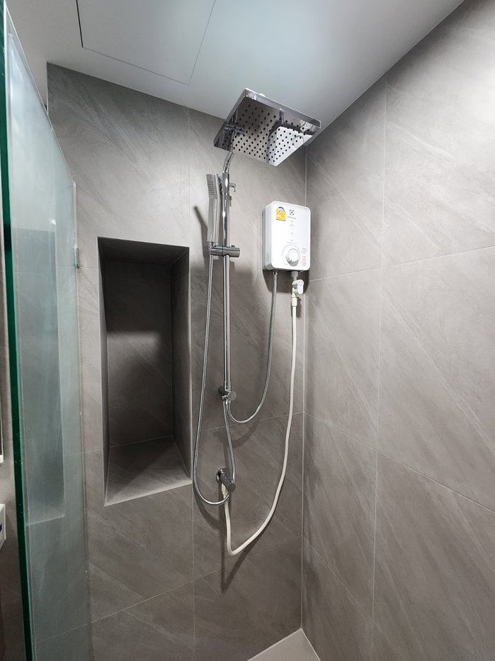 picture Ideo Chula Samyan【𝐒𝐄𝐋𝐋 & 𝐑𝐄𝐍𝐓】🔥Modern-style room with a coordinated color scheme, spacious interior.🔥 Contact Line ID: @hacondo - 10/10