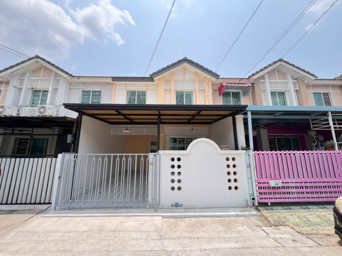 ทาวน์เฮ้าส์ 2ชั้น ทำเลดี ใกล้รถไฟฟ้าสายสีส้ม หมู่บ้าน พฤกษาวิลล์ 50/1 รามคำแหง–ซอยมิสทีน ถนนราษฎร์พัฒนา เขตสะพานสูง เฟอร์ฯพร้อมอยู่