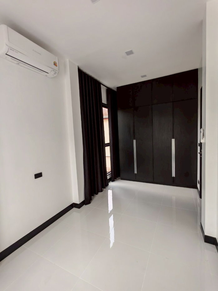รูป WS7181 🏡✨ บ้านเดี่ยว 3 ชั้น  สไตล์ Minimal Luxury ใจกลาง Town in Town ✨🏡 ลาดพร้าว 93 เช่าเพียง 160,000 บาท/เดือน  - รูปที่ 10/18