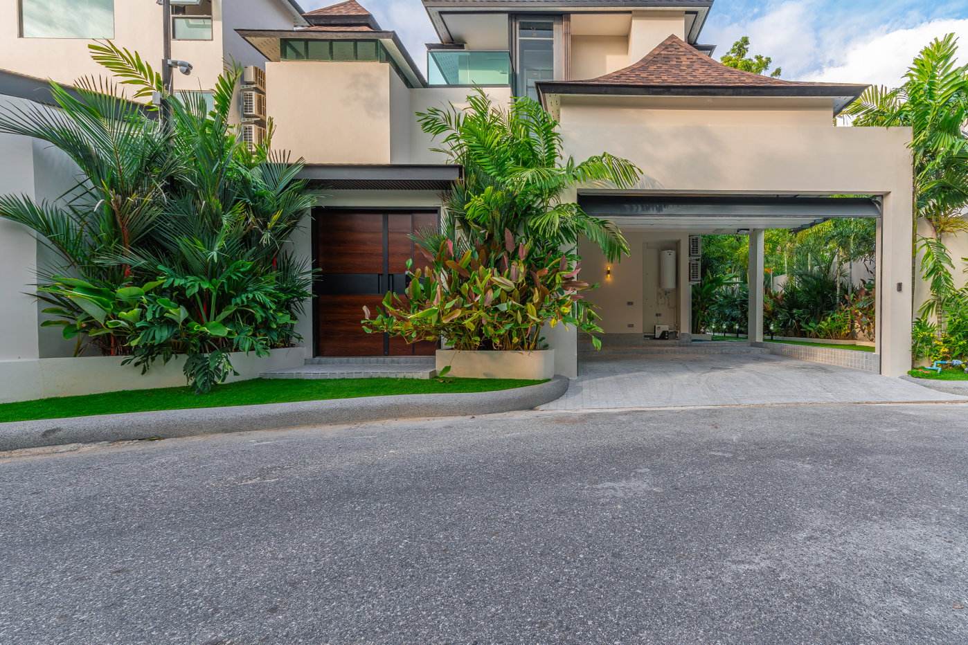 รูป 6 Bedroom Luxury Pool Villa for Sale in Na Jomtien Pattaya - รูปที่ 25/30