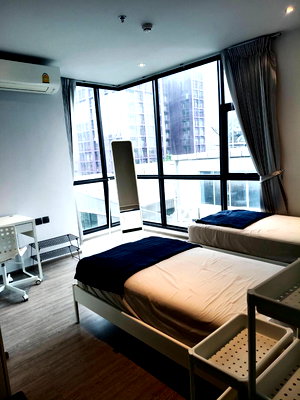 Condos for rent Sukumvit Hospital  : Ready to move 2 bed 2 bath condo for rent Rhythm Ekkamai