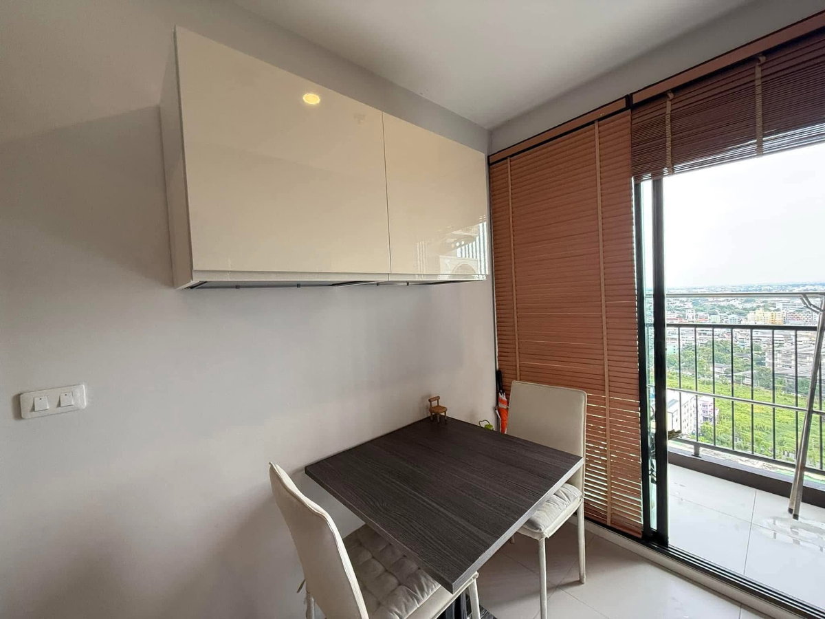picture Corner Unit High Floor | Pool View | Walk to BTS Udomsuk - 8/10