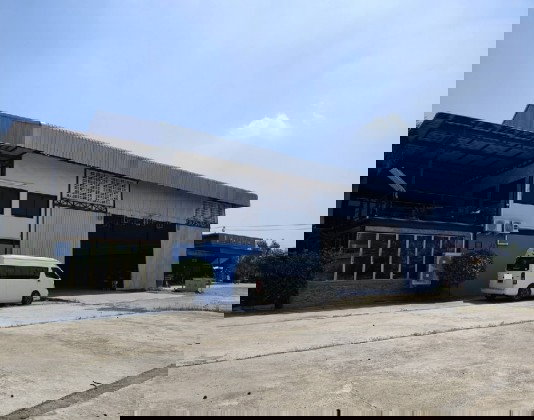 รูป  ให้เช่าโกดังพร้อมสำนักงาน 2 ชั้น / พื้นที่ 575 ตารางเมตร / ทำเล ถนนพัฒนาชนบท 4 เขตลาดกระบัง / รถใหญ่เข้าออกได้ - รูปที่ 1/7