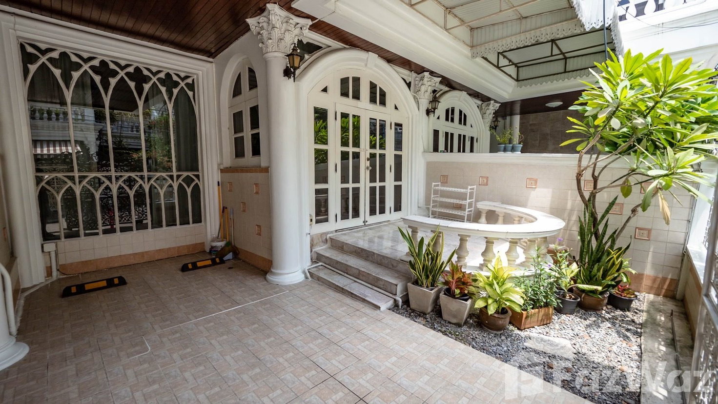 รูป ทาวน์เฮ้าส์ให้เช่า 5 ห้องนอน ใน คลองตันเหนือ, กรุงเทพมหานคร 1085890 - รูปที่ 1/18