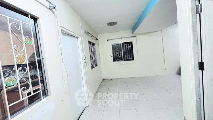 รูป ทาวน์เฮ้าส์ 3-ห้องนอน ใน เสาธงหิน (ID 2577865) - รูปที่ 9/12