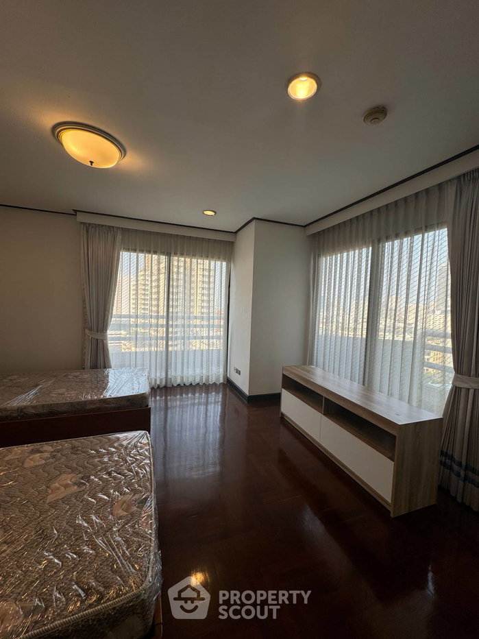 รูป คอนโด 2-ห้องนอน ที่ ริชมอนด์ พาเลส คอนโดมิเนียม ใกล้ BTS พร้อมพงษ์ (ID 558359) - รูปที่ 12/19