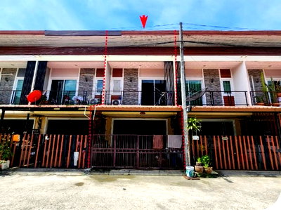Townhouses for sale Hat Yai Songkhla : FOR SALE  TOWNHOUSE PROPERTY  2320000 BAHT.