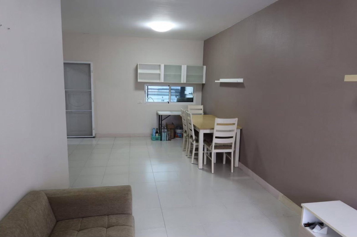รูป  🏡✨ ให้เช่าทาวน์โฮม 2 ชั้น “อารียา The Colors 2 ลาดปลาเค้า” 3 ห้องนอน 2 ห้องน้ำ ใกล้ร้านสะดวกซื้อและคาเฟ่ในหมู่บ้าน เดินเพียง 1 นาที  - รูปที่ 4/13