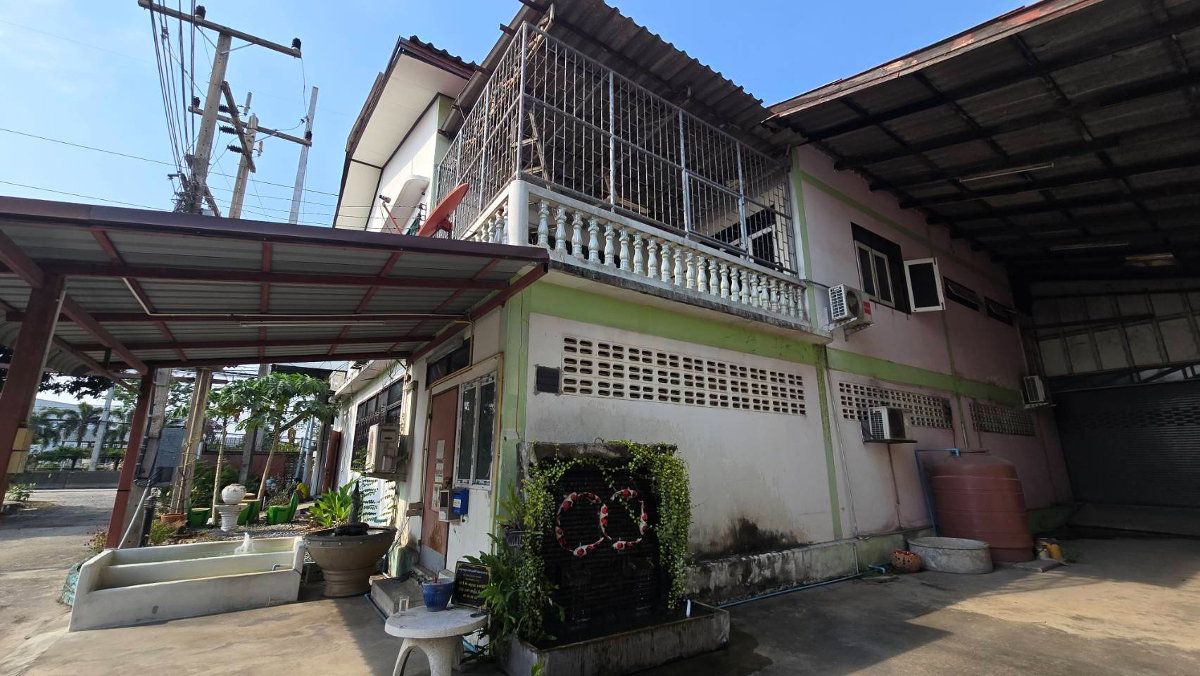 picture For rent: Four shop units, suitable for retail or as a warehouse. - 6/6