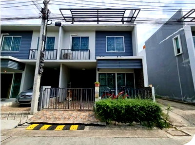 Townhouses for sale เทสโก้โลตัส บางพลี : FOR SALE  TOWNHOUSE PROPERTY  1809000 BAHT.