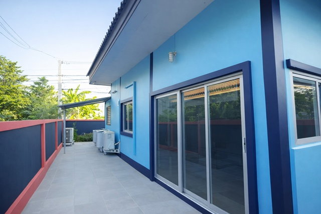 รูป ต่อเติมหลังคาโรงจอดรถให้เช่าบ้านเดี่ยว 2นอน ศรีมหาโพธิ 1น้ำ 304 อบต.ท่าตูม 950ม. 49 ตร.ว. 180ตร.ม. - รูปที่ 3/8