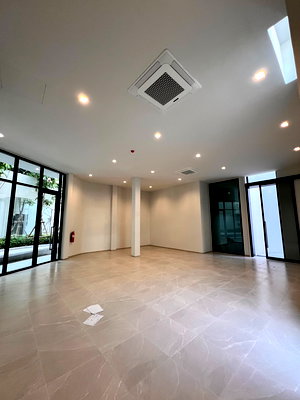 Retail spaces for rent Phahonyothin Road : Shop for rent at Cobe Kaset-Sripatum, 68,000 baht, with sale price [HJc250801]