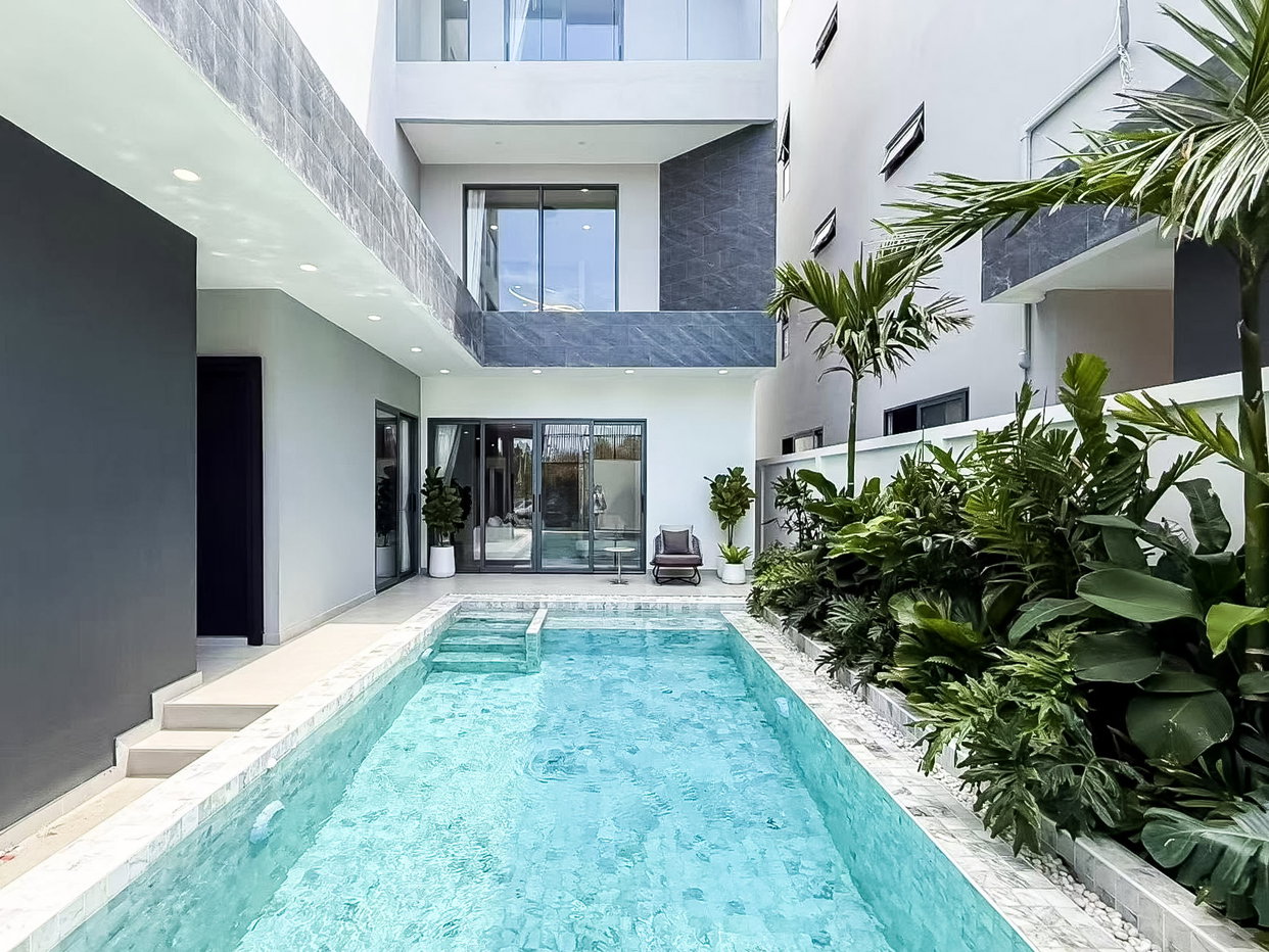 รูป Luxury 6Bedroom Pool Villa for Sale Near Jomtien Beach - รูปที่ 1/9