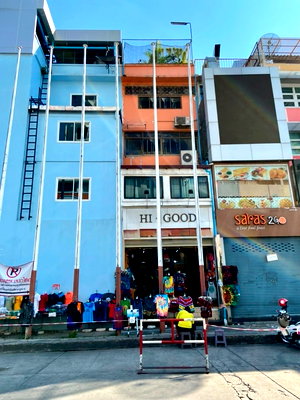 Shophouses for sale BTS National Stadium : 5-story commercial building for sale in Pratunam (sold with existing tenants, a great investment opportunity). Close to the business 2066