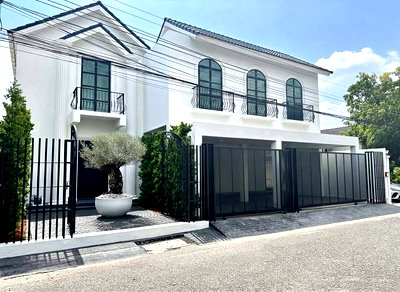 บ้านเดี่ยว ซอยเสนา : 🏠🔥 Luxury Pool Villa @ ลาดพร้าว | รีโนเวทใหม่ พร้อมอยู่ 🔥🏠 🏊‍♂️ สระว่ายน้ำระบบเกลือ (Private Pool)