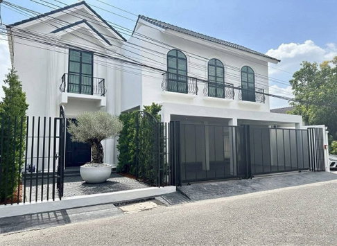 🏠🔥 Luxury Pool Villa @ ลาดพร้าว | รีโนเวทใหม่ พร้อมอยู่ 🔥🏠 🏊‍♂️ สระว่ายน้ำระบบเกลือ (Private Pool)