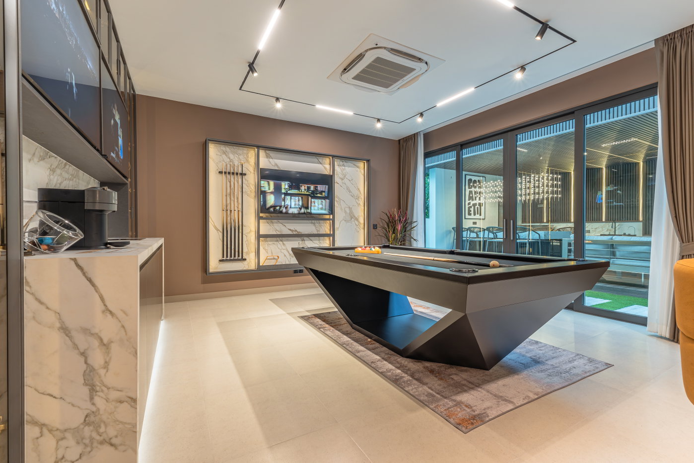 รูป 6 Bedroom Luxury Pool Villa for Sale in Na Jomtien Pattaya - รูปที่ 8/30
