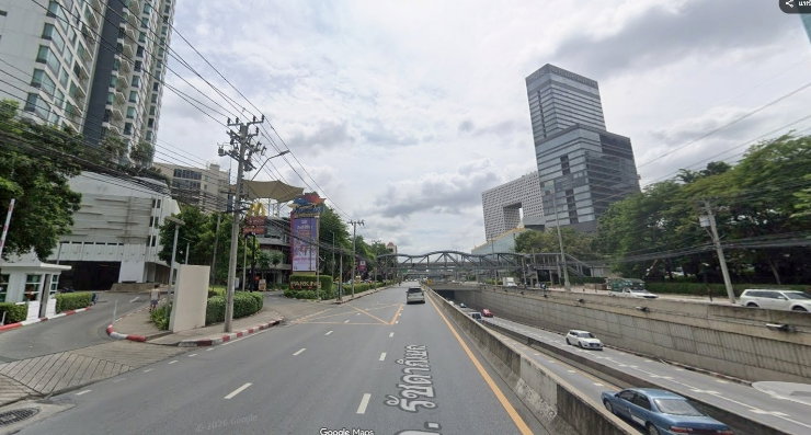 รูป ขายด่วน ที่ดินติดถนนรัชดาภิเษก ใกล้เมเจอร์รัชโยธินเพียง 500 เมตร ราคาถูกที่สุดแปลงสุดท้าย ติดต่อ 063-363-4664 - รูปที่ 1/5