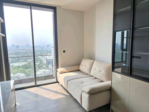 MRT Phahon Yothin 150 m. Price  45,000 Baht Condo The Crest Park Residences ( Rental )