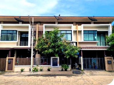 ทาวน์โฮม พระสมุทรเจดีย์ สมุทรปราการ : BB13186 ขายทาวน์เฮ้าส์ หมู่บ้าน ธนารินทร์ ทาวน์โฮม 4 ตำบล ในคลองบางปลากด อำเภอ พระสมุทรเจดีย์ จังหวัด สมุทรปราการ