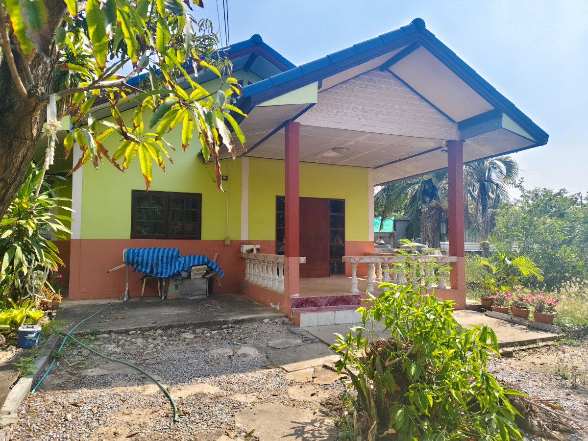 รูป บ้านพร้อมที่ดินทำเลทอง ติดเส้นลายพาสโคราชที่กำลังทำ 6-8 เลน ใกล้ไทวัสดุและลานดินขนาดใหญ่ - รูปที่ 6/8