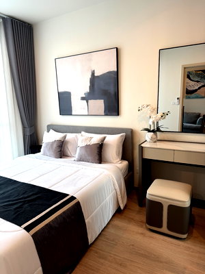 Condos for rent Ratchadaphisek Road : For rent 🏡 New District R9 Condo 🎄 Behind Central Rama 9. Beautiful, clean room with full furniture. Ready to move in.