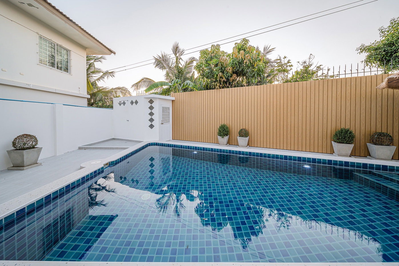 รูป Chaiyapruek Jomtien Pool Villa for Sale 3BR Minimal Cozy Style - รูปที่ 2/16