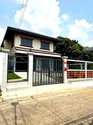 เช่าบ้านเดี่ยว หลักสี่พลาซ่า : HR3393FOR RENT] บ้านเดี่ยวรีโนเวทใหม่มือ 1 ทั้งหลัง – โกสุมรวมใจ 5 ทำเลเด่น: เพียง 350 เมตร ถึง Harrow International School | ใกล้สนามบินดอนเมือง