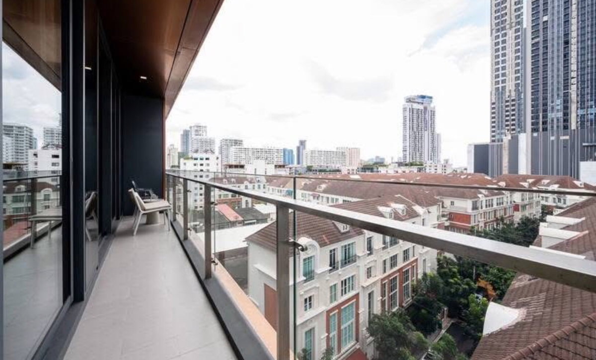 picture KHUN by YOO inspired by Starck  - 3/11