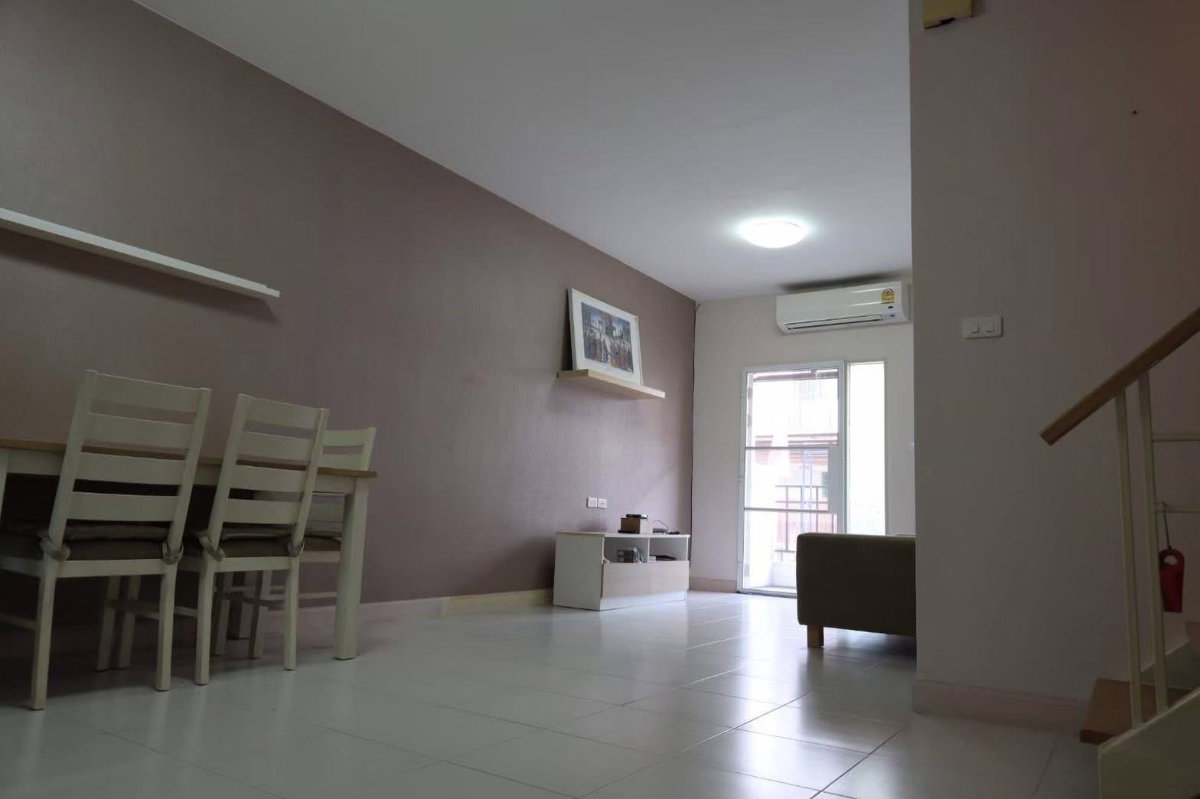 รูป  🏡✨ ให้เช่าทาวน์โฮม 2 ชั้น “อารียา The Colors 2 ลาดปลาเค้า” 3 ห้องนอน 2 ห้องน้ำ ใกล้ร้านสะดวกซื้อและคาเฟ่ในหมู่บ้าน เดินเพียง 1 นาที  - รูปที่ 6/13