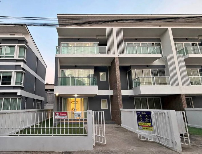 รูป HR3386ทาวน์โฮม 3 ชั้น แต่งครบสไตล์ Modern – พร้อมเข้าอยู่ทันที ซอยอ่อนนุช 46 – ศรีนครินทร์ 38 | ใกล้รถไฟฟ้าสายสีเหลือง - รูปที่ 1/22
