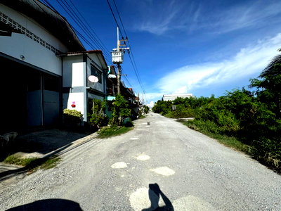 เช่าที่ดิน วิทยาลัยสารพัดช่างสมุทรปราการ : ให้เช่าโกดังพร้อมสำนักงาน ซอยรัตนโชค 3 บางปลา 2 สมุทรปราการ เหมาะทำโรงงาน (N.2080)