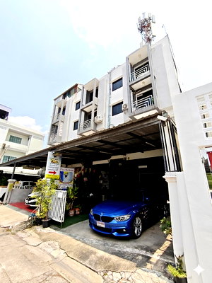 โฮมออฟฟิศ เขตห้วยขวาง : ขายด่วน! ทาวน์โฮม 4 ชั้น ลาดพร้าว 42 พร้อมค่าเช่าจากเสาสัญญาณ True เดือนละ 22,000 บาท รีโนเวทใหม่ สไตล์ Modern  ใกล้ BTS สถานีภาวนา 