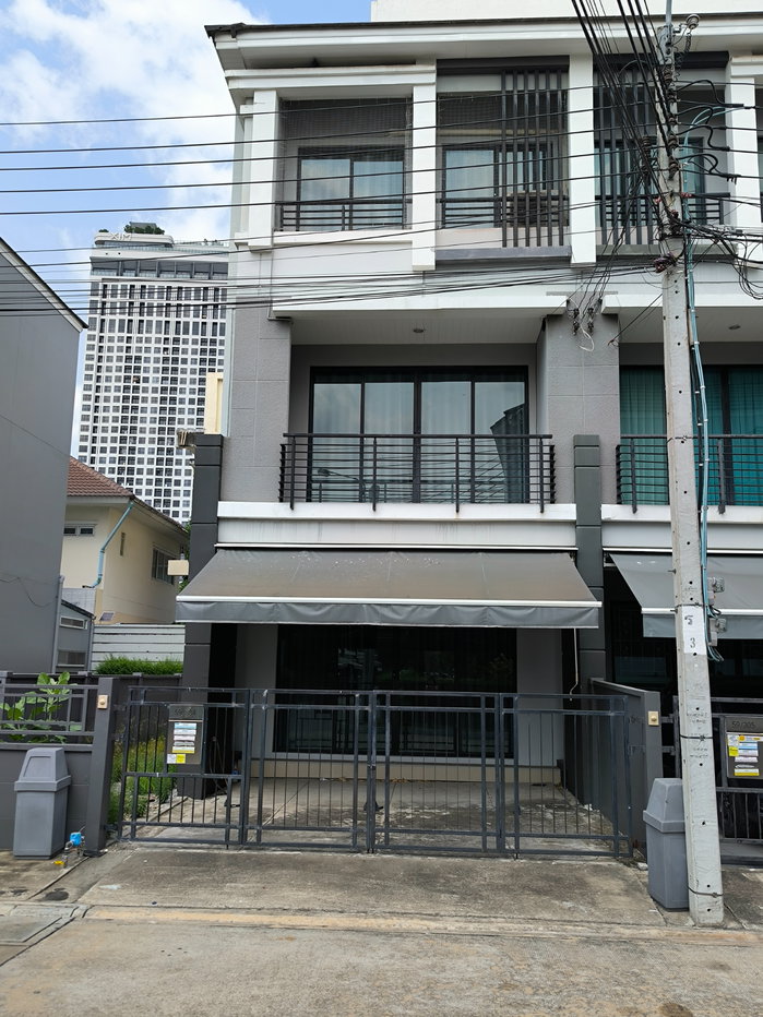 รูป ให้เช่าทาว์โฮม 3 ชั้น ม.บ้านกลางเมืองสุขสวัสดิ์ 37 ติดถนนใหญ่รถไฟฟ้าพร้อมเข้าอยู่ - รูปที่ 1/18